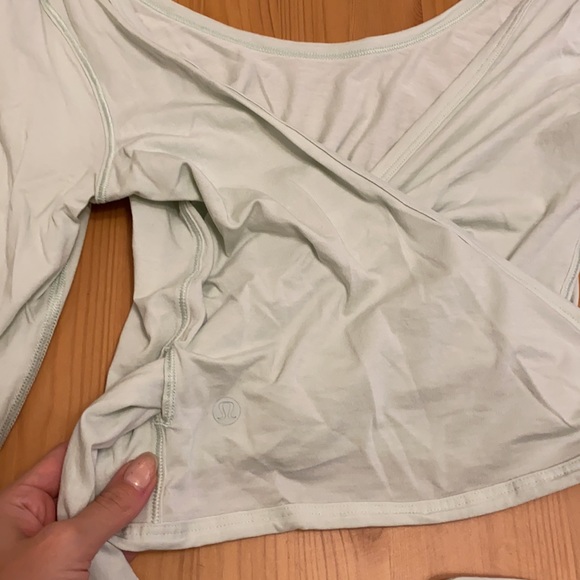 Lulu lemon Crop Top - Picture 2 of 5